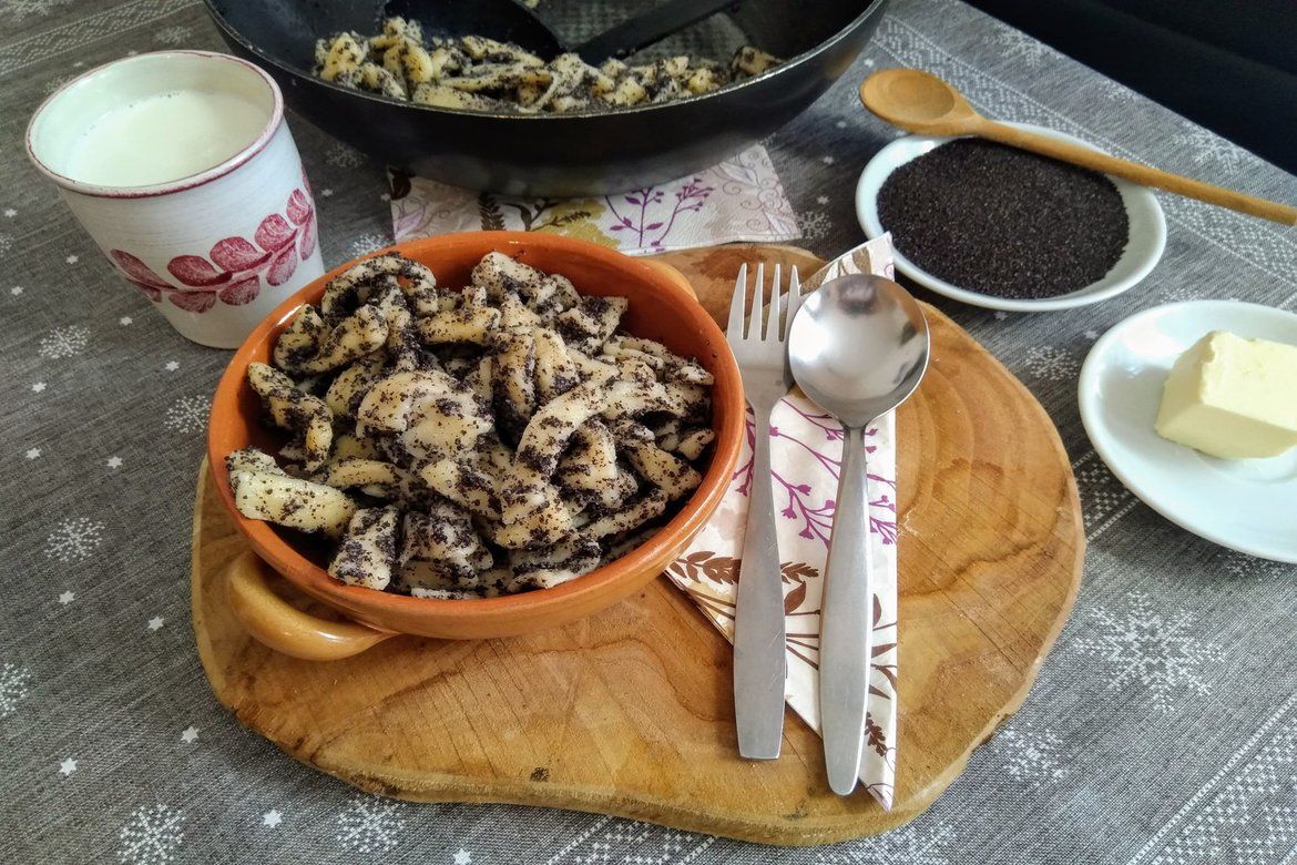 Od babičkiných slížov k pevnému zdraviu: Mak ako zabudnutý liek na kosti a dobrý spánok