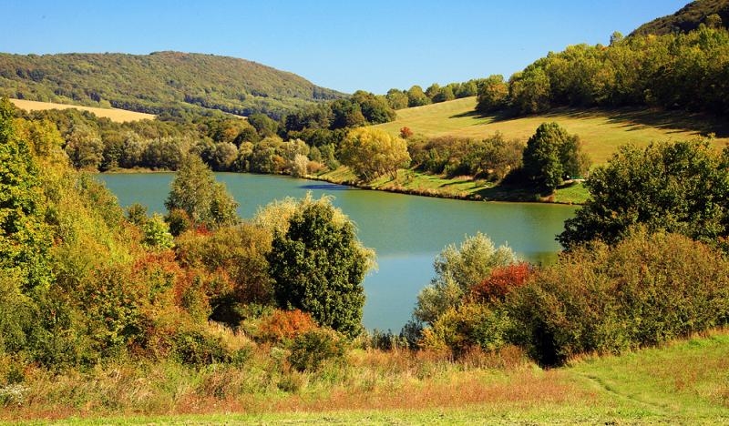 Vodná nádrž Brezová: Pokojná hladina v tieni legendárneho Bradla